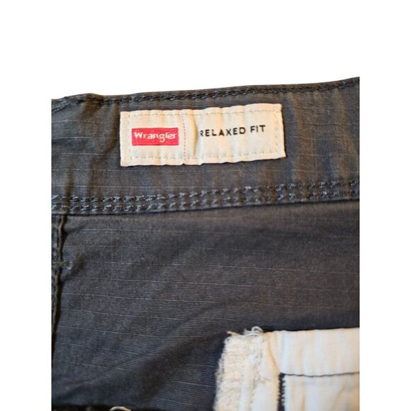 Wrangler Mens Relaxed Fit Charcoal Cargo Shorts With Tech Pocket 48 - Picture 4 of 5
